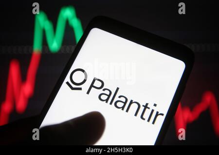 Ukraine. November 2021. In dieser Abbildung ist ein Logo von Palantir Technologies Inc. Auf einem Smartphone-Bildschirm zu sehen. Kredit: SOPA Images Limited/Alamy Live Nachrichten Stockfoto