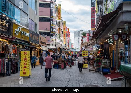 Namdaemun Market großer traditioneller Markt in Seoul, Südkorea, am 25. September 2021 Stockfoto