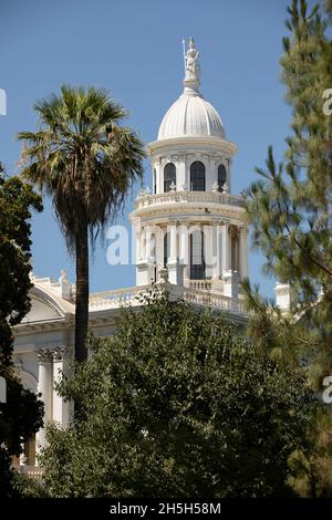 Tagesansicht des historischen Gerichtsgebäudes, erbaut 1875, von Merced, Kalifornien, USA. Stockfoto