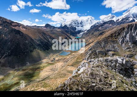 Nächster Campingplatz unten am See beim Wandern entlang des Cordillera Huayhuash Trek, Peru Stockfoto