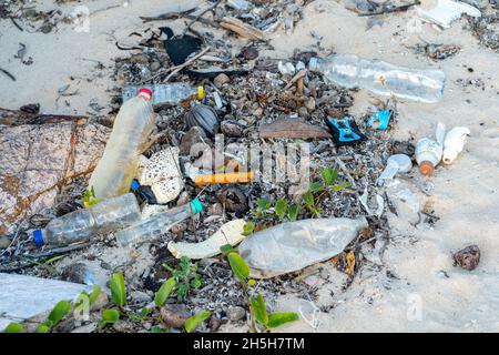 Plastikmüll, der am Strand, auf der Cape York Peninsula, im Norden von Queensland, Australien, aufgespült wurde Stockfoto