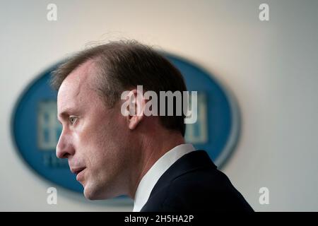 Jake Sullivan, nationaler Sicherheitsberater des Weißen Hauses, spricht am Montag, den 23. August 2021, im James S. Brady Press Briefing Room des Weißen Hauses mit Reportern. (Offizielles Foto des Weißen Hauses von Erin Scott) Stockfoto