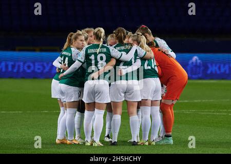 KHARKIV, UKRAINE - 9. NOVEMBER 2021: Das Spiel Women Champions League WFC Kharkiv gegen WFC Breidablik Stockfoto