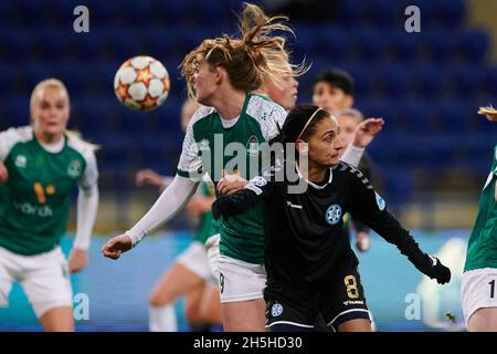 KHARKIV, UKRAINE - 9. NOVEMBER 2021: Das Spiel Women Champions League WFC Kharkiv gegen WFC Breidablik Stockfoto