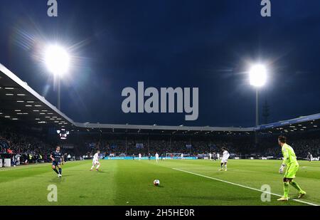 Bundesliga, Vonovia Ruhrstadion Bochum, VfL Bochum vs TSG Hoffenheim; Spielszene im Ruhrstadion unter Flutlicht. Stockfoto