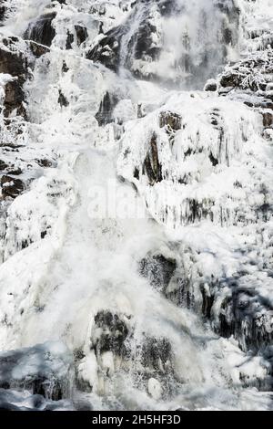 Wasserfall mit Schnee und Eis, Todtnaus Wasserfall, Winter, bei Todtnaus, Schwarzwald, Baden-Württemberg, Deutschland Stockfoto