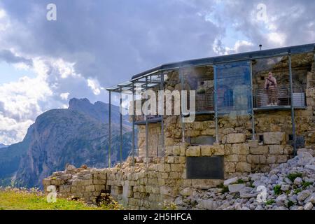 Museum, Österreichisches Sperrfort Tra i Sassi. Erster Weltkrieg, Pass Valparola, Passo di Valparola, Abtei, Badia, Ladinia, Belluno, Dolomiten, Venetien, Italien Stockfoto