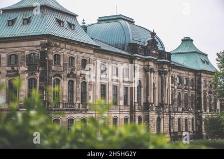 20. Mai 2019 Dresden, Deutschland - Japanisches Palais, das Gebäude und der formale Garten Stockfoto