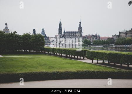 20. Mai 2019 Dresden, Deutschland - Japanisches Palais, das Gebäude und der formale Garten Stockfoto