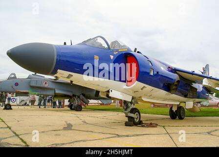 British Aerospace Sea Harrier FA2 ZH809, früher bei Royal Navy 899 Squadron. Mit Everett Aero bei Bentwaters. Admiral's Barge Jubiläums-Schema Stockfoto