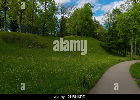 Baumgarten (Burggarten) in Füssen bei Hochburg. Ein öffentlicher Park im Zentrum der Stadt Stockfoto