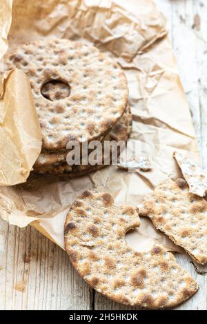 Rundes, schwedisches Knäckebrot Stockfoto