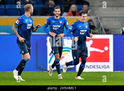 Torfeier Sebastian Rudy TSG 1899 Hoffenheim (rechts), Kevin Vogt TSG 1899 Hoffenheim (links), Florian Grillitsch TSG 1899 Hoffenheim (Mitte) Stockfoto