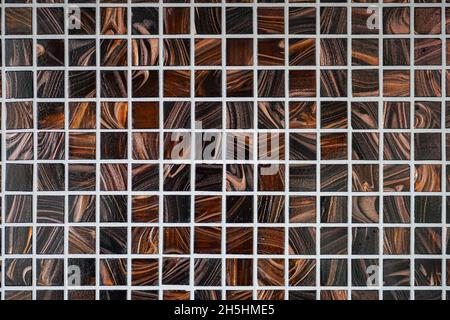 Hintergrund, Textur goldbraun und Kupfer Ton von Mosaikfliesen Stockfoto
