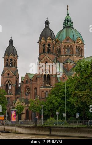 22. Mai 2019 München, Deutschland - die Evangelische Kirche Kirchengemeinde St. Lukas, die größte evangelische Kirche in München Stockfoto