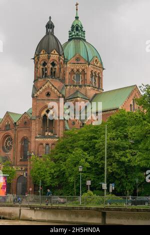 22. Mai 2019 München, Deutschland - die Evangelische Kirche Kirchengemeinde St. Lukas, die größte evangelische Kirche in München Stockfoto