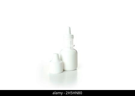 Leere Flasche Nasenspray isoliert auf weißem Hintergrund Stockfoto