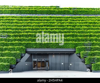 Büro- und Geschäftsgebäude KOE-Bogen II, mit Hainbuche-Hecken angelegt, Architekt Christoph Ingenhoven, Düsseldorf, Rheinland, Nord Stockfoto