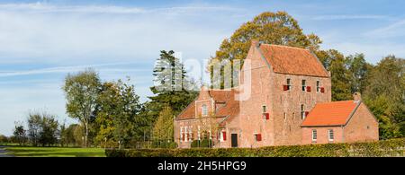 Steinhaus Bunderhee, mittelalterliche Turmburg, Museum, originellste Häuptnerburg in Ostfriesland aus dem 14. Jahrhundert, Bunderhee, Rheiderland Stockfoto