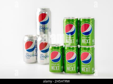 Kleine Dosen von Pepsi-Cola Next und Diet von PepsiCo.Nov. 9, 2021 Stockfoto