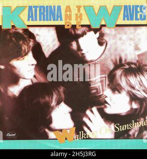 Vintage Single Record Cover - Katrina and the Waves - Walking on Sunshine - D - 1985 02 Stockfoto