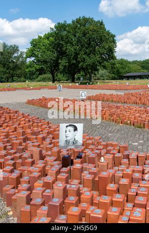 Westerbork, Niederlande-Juli 2021; Flachansicht des Denkmals 102,000 Steine, die die gleiche Anzahl deportierter Juden aus dem Transitlager Westerbork symbolisieren Stockfoto