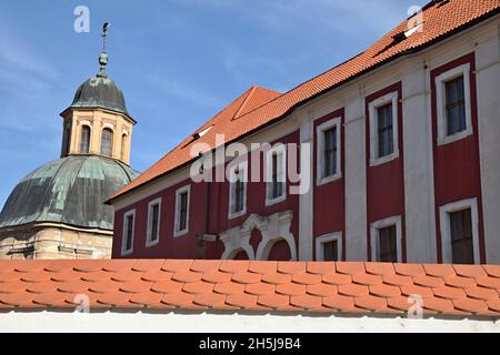 Das Kloster von Plasy, der große Komplex von Kloster, Burg und historischen Denkmälern, der 1144 von Vladislav II. Erbaut wurde Stockfoto