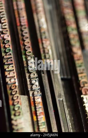 Buchstabenbuchstaben Metallblöcke Stockfoto