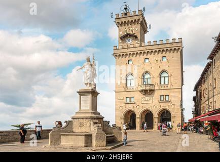 Statua della Libertà und der Palazzo Publico, Altstadt Zentrum von San Marino Stockfoto