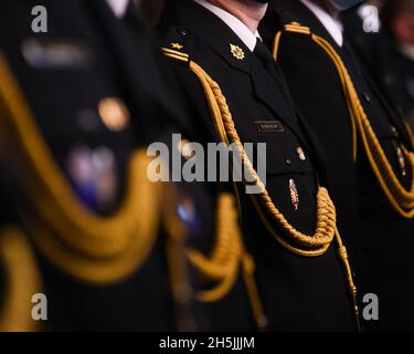 Polnische Feuerwehr-Gala-Uniform mit Dekorationen. Stockfoto