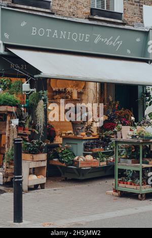 London, Großbritannien - 23. Oktober 2021: Außenansicht des Botanique-Workshops im Exmouth Market, einer halbFußgängerstraße in Clerkenwell, Islington, und einer Fa Stockfoto