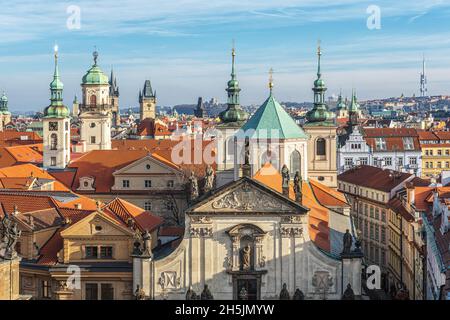 Prag, Tschechische Republik -14. Januar 2020: Luftaufnahme der Altstadt von Prag. Tschechische Republik. Stockfoto