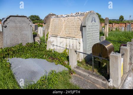 Hrob Rabina Sabbataje ben Meir ha Kohena, Zidovsky hrbitov, město Holesov, Zlinsky kraj, Česká republika / jüdischer Friedhof, Stadt Holesov, Mähren, CZE Stockfoto