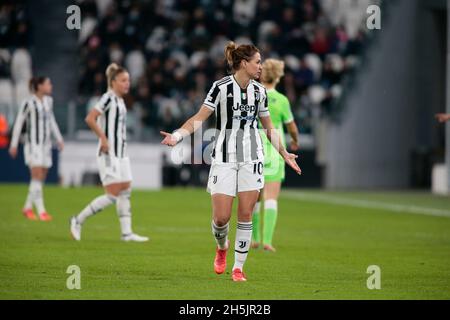 Turin, Italien. November 2021. Juventus Women V Wolfsburg Credit: Nderim Kaceli/Alamy Live News Stockfoto