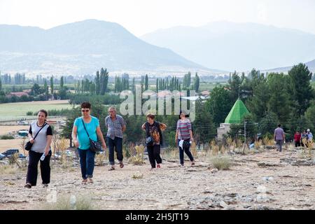 Antalya,Türkei - 06-25-2016:Aleviten besuchen das Grab von Abdal Musa Stockfoto