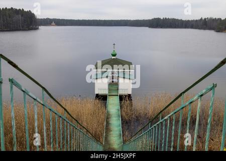 SVIR, Russland, Region Leningrad am 12. Oktober 2021. Die Heilige Dreifaltigkeit Alexander Svirski männliches Kloster im Dorf Alt Sloboda. Stockfoto
