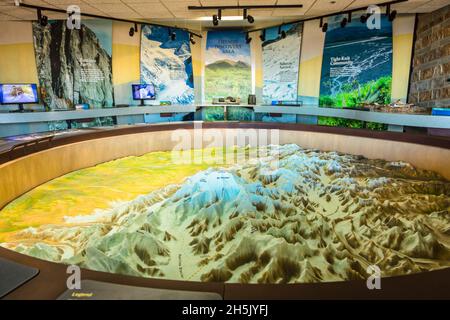 Die topografische Karte des Mount Denali (McKinley) befindet sich im Eielson Visitor Center, Denali National Park and Preserve, Interior Alaska Stockfoto