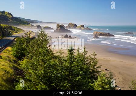 Das Morgenlicht verleiht Cape Sebastian an der South Oregon Coast, Oregon, USA, Schönheit Stockfoto