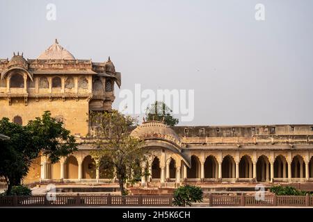 Außenansicht des Innenhofs in Ahhichatragarh Fort (Nagaur Fort); Nagaur, Rajasthan, Indien Stockfoto