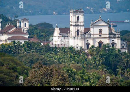 SE Kathedrale und Kirche von St. Cajetan in Velha Goa entlang des Mandovi Flusses; Old Goa, Goa, Indien Stockfoto