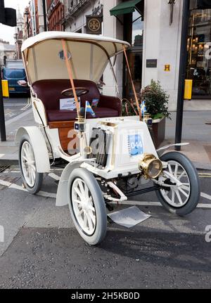 A 1901, Renault Voiturette, Teilnahme am Regents Street Motor Show Concours d'Elegance, November 2021 Stockfoto