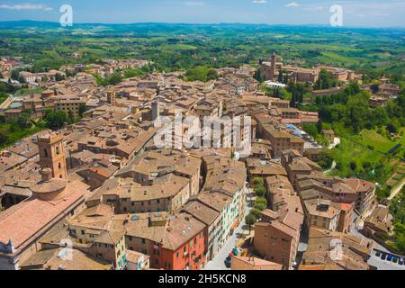 Stadtbild von Siena, Toskana, Italien mit Blick auf die Dächer; Siena, Toskana, Italien Stockfoto