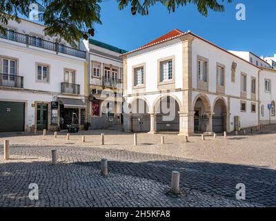 Lagos, Algarve, Portugal - 10 2021. November: Tagesansicht des Mercado De Escravos, des Sklavenmarktmuseums, im historischen Lagos Stockfoto