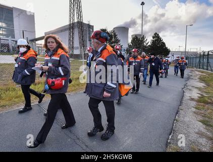 Dukovany, Tschechische Republik. November 2021. Experten der Internationalen Atomenergiebehörde (IAEA) haben heute, am Mittwoch, den 10. November 2021, die dritte Mission zur Sicherheit des tschechischen Atomkraftwerks Dukovany gestartet. Kredit: Lubos Pavlicek/CTK Foto/Alamy Live Nachrichten Stockfoto