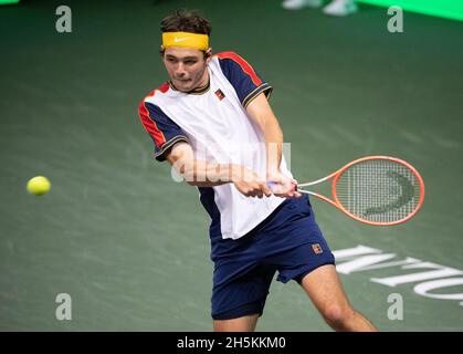 STOCKHOLM 20211110 Taylor Fritz aus den USA in Aktion während seines Tennisspiels gegen den Landsmann Tommy Paul während des Tennisturniers Stockholm Open am 10. November 2021. Foto: Fredrik Sandberg / TT / kod 10080 Stockfoto