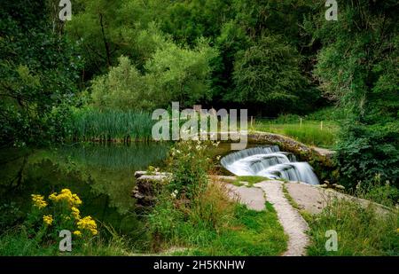 Monsal Weir, Monsal Dale, Derbyshire, England, Großbritannien Stockfoto