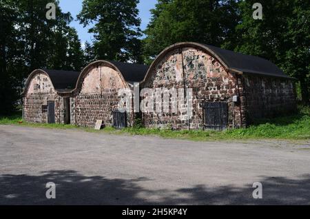 Drei alte Steinhäuser auf dem Land Stockfoto