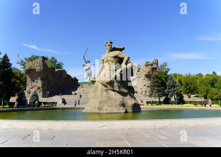 Wolgograd, Russland-16. September 2021: Mutterland-Denkmal in Mamaev Hill war Memorial. Eine der höchsten Statuen der Welt, die höchste Statue von Stockfoto