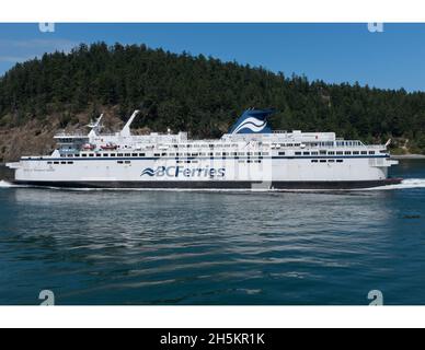 Die Spirit of Vancouver Island Fähre fährt über den Active Pass nach Swartz Bay (Victoria). Stockfoto