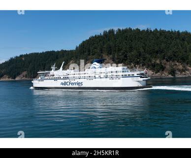 Die Spirit of Vancouver Island Fähre fährt über den Active Pass nach Swartz Bay (Victoria). Stockfoto